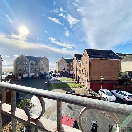 Sea Escape The Tardiis Beachfront Location Aberavon Beach Sea Views Driveway Parking Port Talbot Buitenkant foto