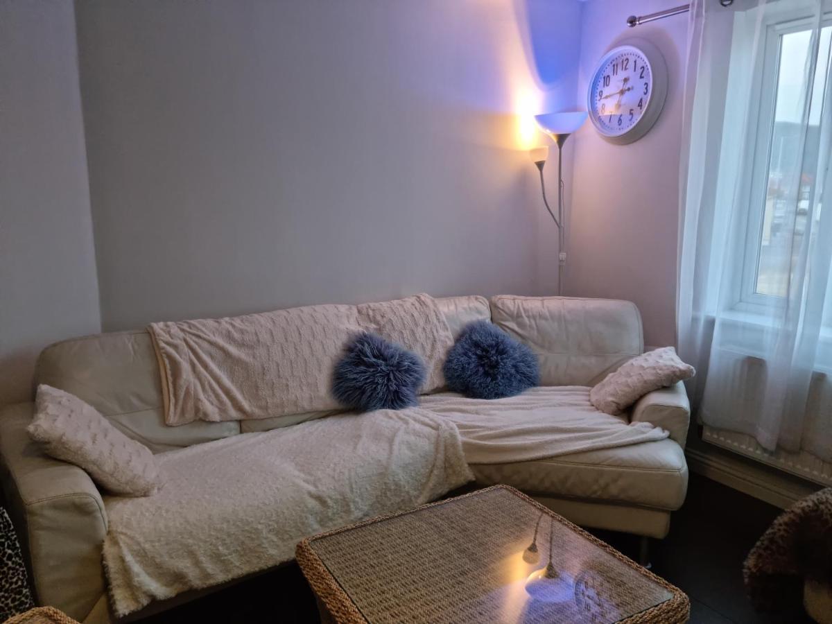 Sea Escape The Tardiis Beachfront Location Aberavon Beach Sea Views Driveway Parking Port Talbot Buitenkant foto