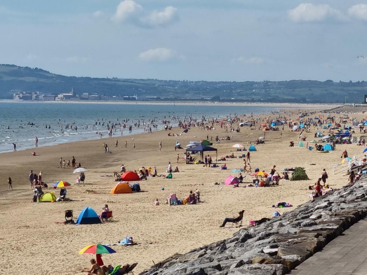 Sea Escape The Tardiis Beachfront Location Aberavon Beach Sea Views Driveway Parking Port Talbot Buitenkant foto