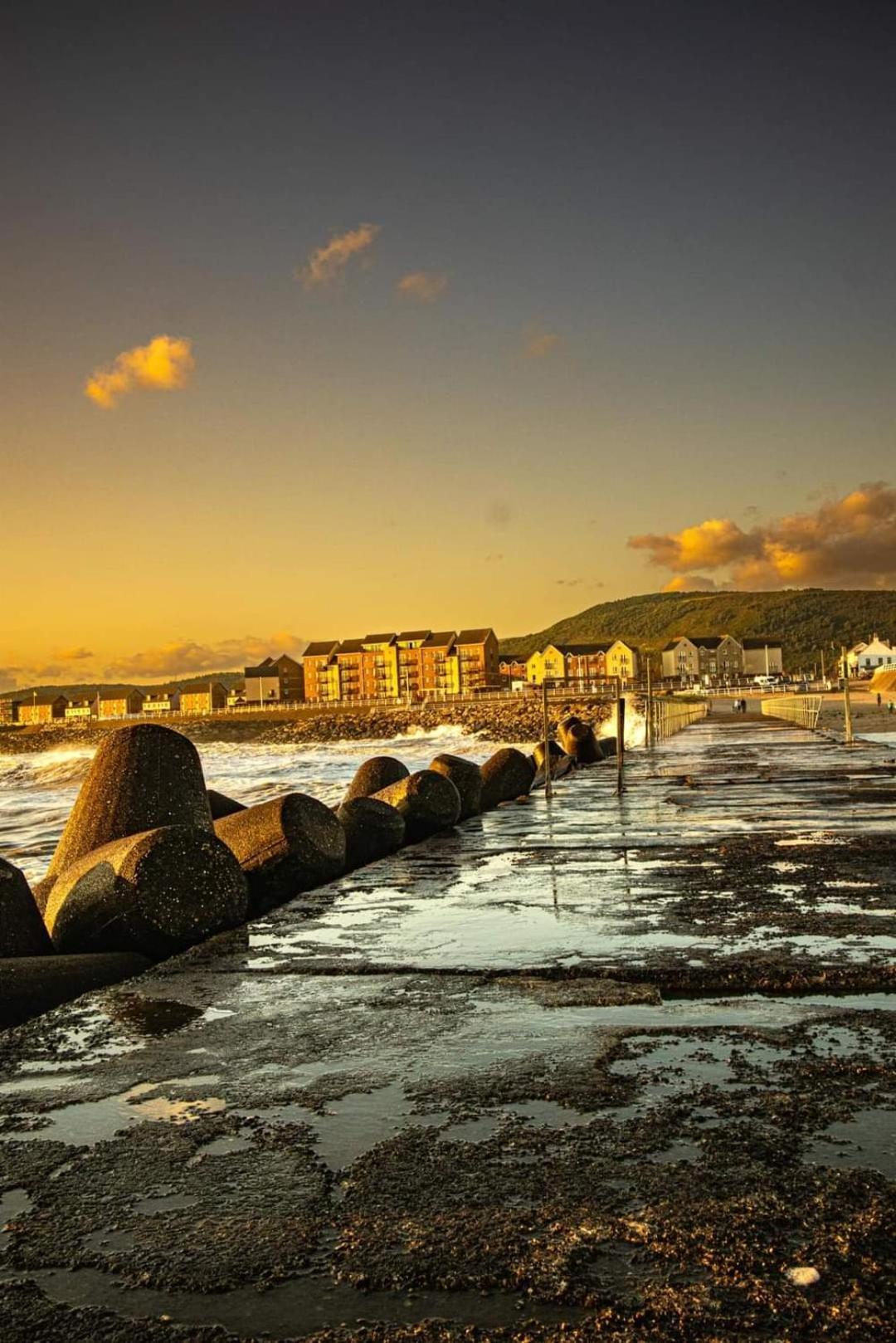 Sea Escape The Tardiis Beachfront Location Aberavon Beach Sea Views Driveway Parking Port Talbot Buitenkant foto