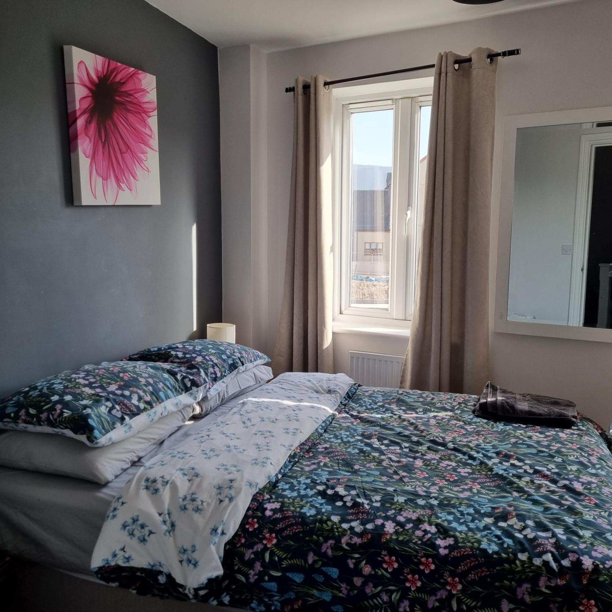 Sea Escape The Tardiis Beachfront Location Aberavon Beach Sea Views Driveway Parking Port Talbot Buitenkant foto