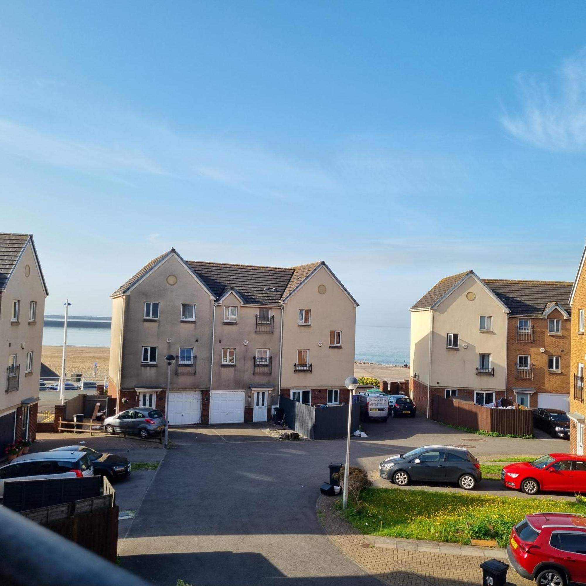 Sea Escape The Tardiis Beachfront Location Aberavon Beach Sea Views Driveway Parking Port Talbot Buitenkant foto