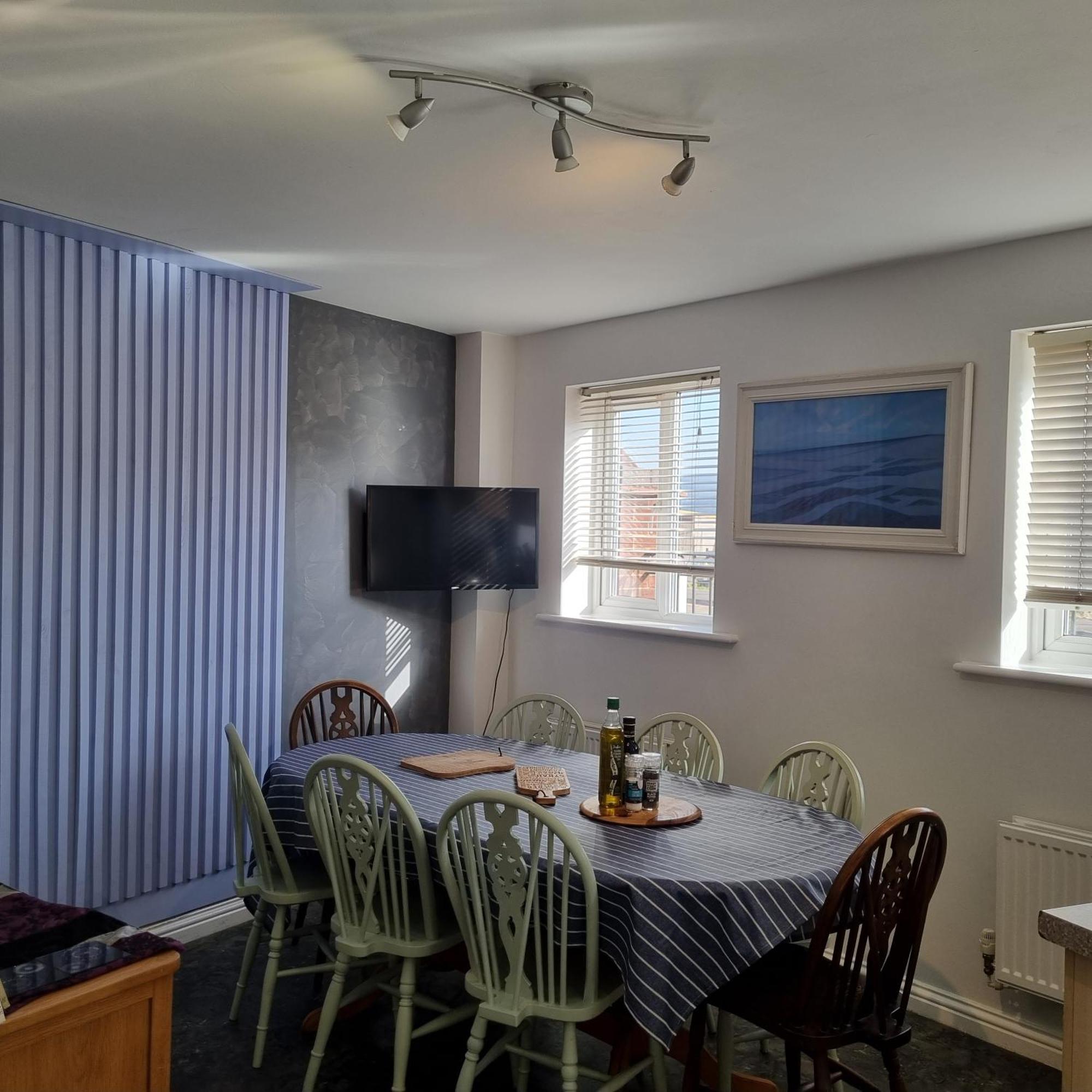 Sea Escape The Tardiis Beachfront Location Aberavon Beach Sea Views Driveway Parking Port Talbot Buitenkant foto